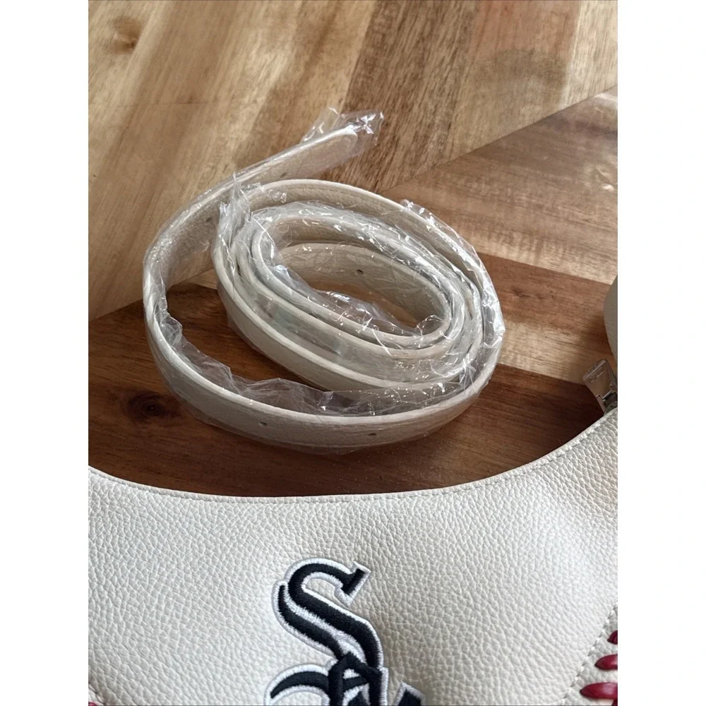 New Montana West Chicago White Sox Shoulder Hobo Bag Curveball Purse *flaw*